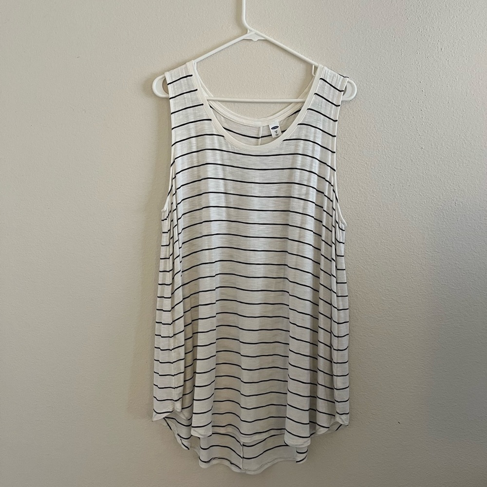 Luxe Old Navy black and white striped tank